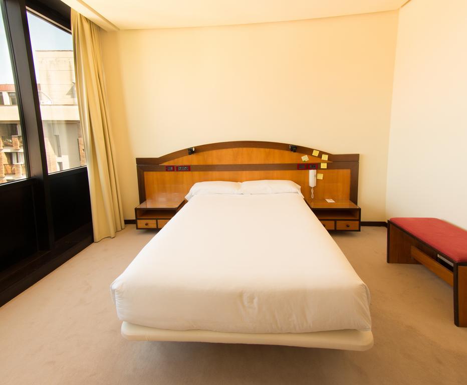 New Hotel Oviedo Phòng bức ảnh