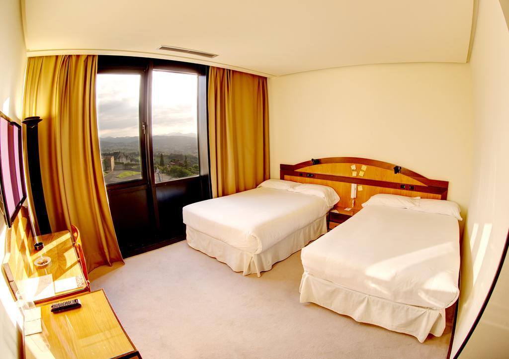 New Hotel Oviedo Phòng bức ảnh